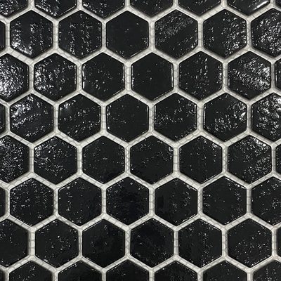 Pâte de verre en hexagones 30 mm, noire, sérigraphiée. Pour piscines, hammams et douches.