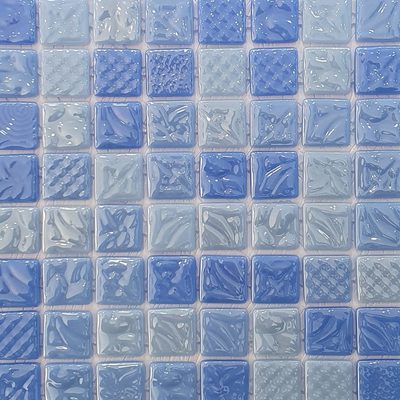 Pâte de verre en carrés 2,5 cm, bleue, nacrée. Pour piscines, hammams et douches.