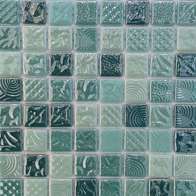 Pâte de verre en carrés 2,5 cm, verte, nacrée. Pour piscines, hammams et douches.