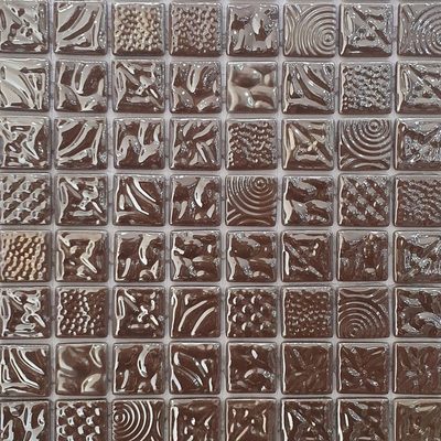 Pâte de verre en carrés 2,5 cm, brune, nacrée. Pour piscines, hammams et douches.