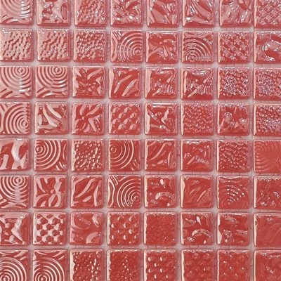 Pâte de verre en carrés 2,5 cm, rouge, nacrée. Pour piscines, hammams et douches.