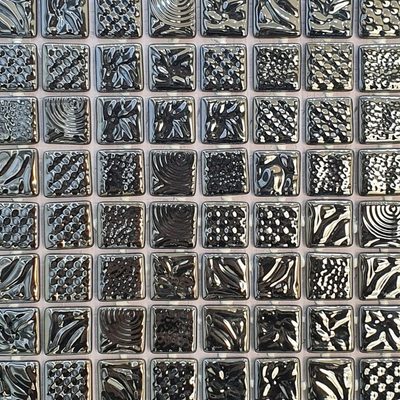Pâte de verre en carrés 2,5 cm, noire, nacrée. Pour piscines, hammams et douches.