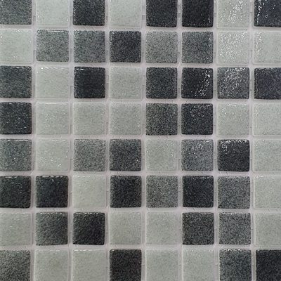 Pâte de verre en carrés 2,5 cm, grise, unie. Pour piscines, hammams et douches.