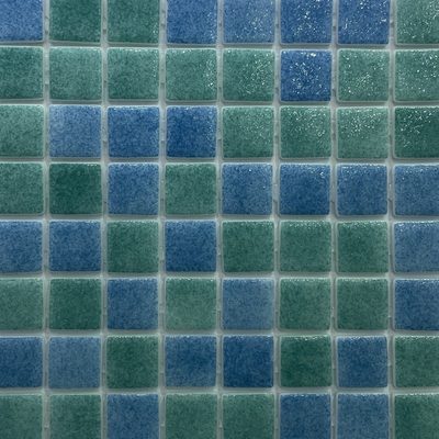 Pâte de verre en carrés 2,5 cm, verte, unie. Pour piscines, hammams et douches.