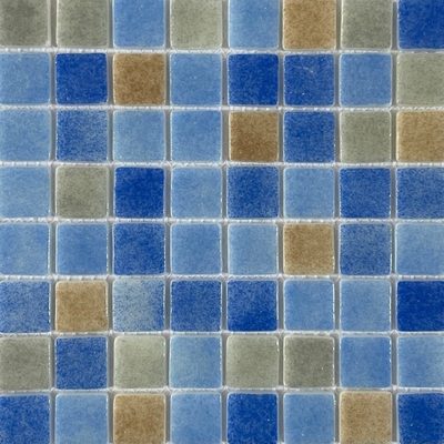 Pâte de verre en carrés 2,5 cm, bleue. Pour piscines, hammams et douches.