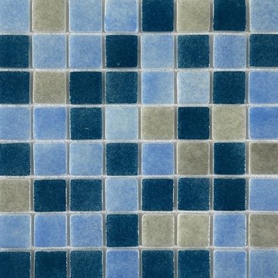 Pâte de verre en carrés 2,5 cm, bleue. Pour piscines, hammams et douches.