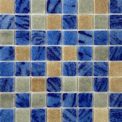 Pâte de verre en carrés 2,5 cm, bleue. Pour piscines, hammams et douches.