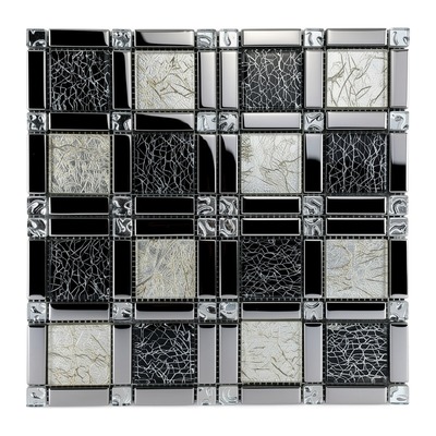 Entrelacs de cristal noir craquelé et feuille platine, encadrés de baguettes chromées