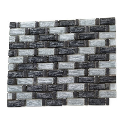 Briques de cristal soie argenté, gris et brun, texture striée, joints décalés