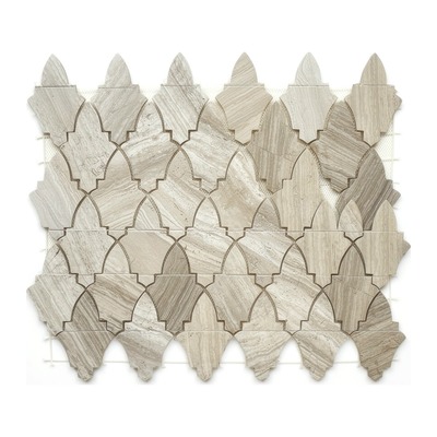 Mosaïque arabesque fleur de lys jet d'eau, marbre gris clair veiné bois, finition adoucie
