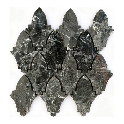 Mosaïque arabesque jet d'eau feuille et écusson, marbre vert-gris foncé veiné blanc, polie