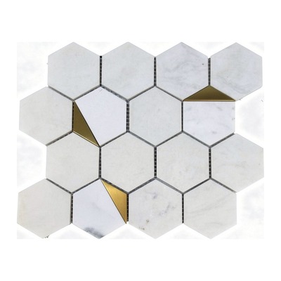 Mosaïque hexagonale 7 cm, dolomite blanche et inserts triangulaires laiton brossé, adoucie
