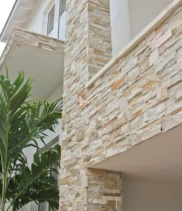 Façade : pierre naturelle