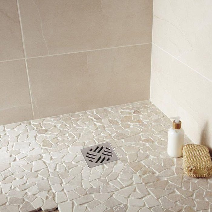 Receveur de douche en opus de pierre blanche, pierre naturelle